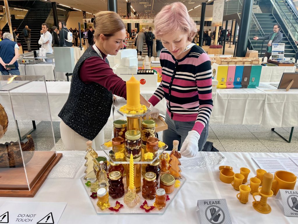 víťazný displej včelích produktov,